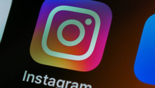 В историях Instagram стикер со ссылкой стал доступен всем пользователям